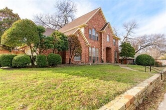 Building Photo - 3004 Normandy Dr