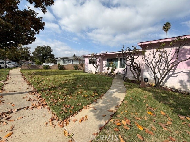 Foto del edificio - 8653 Norwood Pl