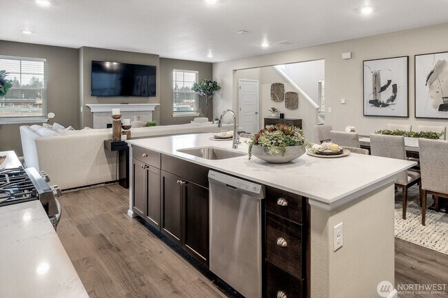 Foto del edificio - Beautiful 5-bedroom, 3-bath home offering 2,648 sq ft of comfortable living space on an east-faci...