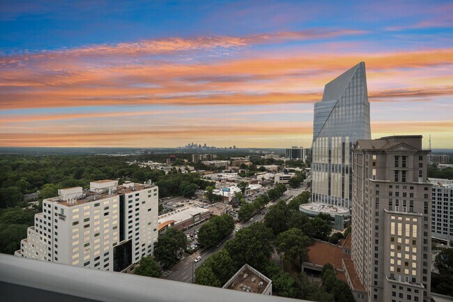 Foto del edificio - 3324 Peachtree Rd NE