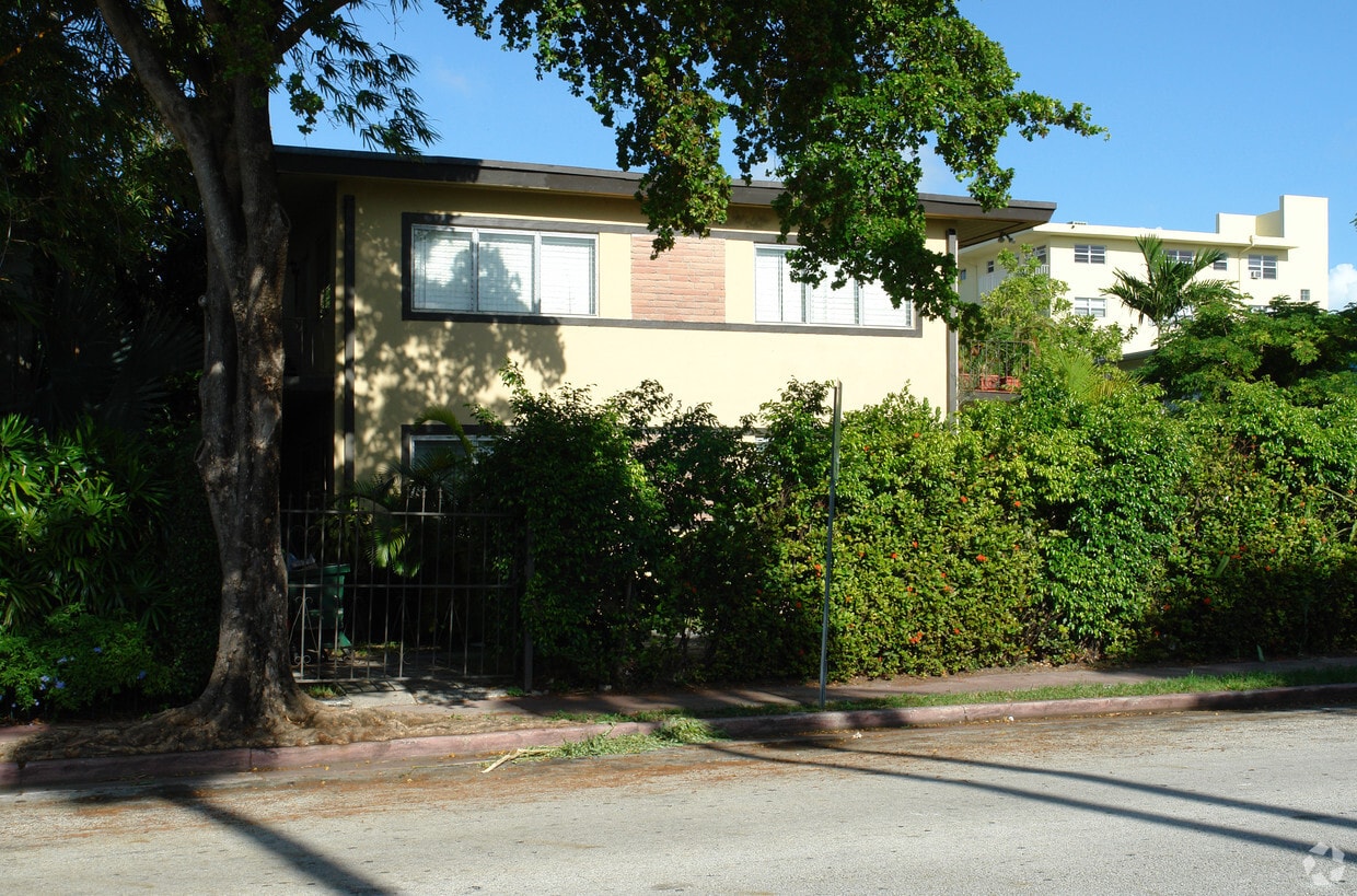 Building Photo - 830 Michigan Ave