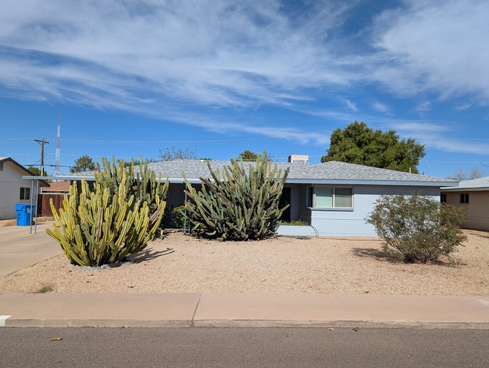 Primary Photo - Arcadia Area 3/2 with Garage and Large Bac...