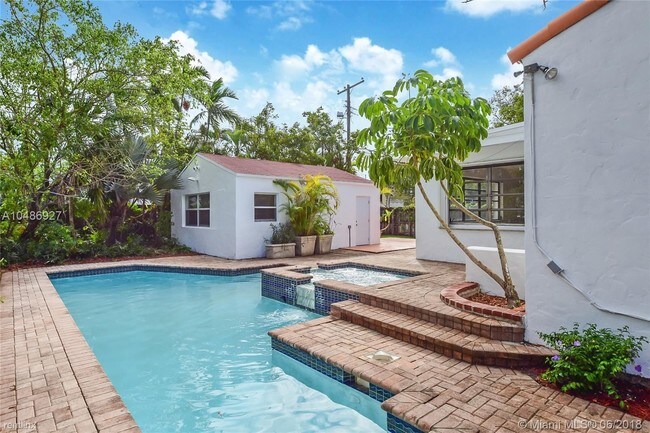 Foto del edificio - 4 br, 3 bath House - 820 NE 80th St