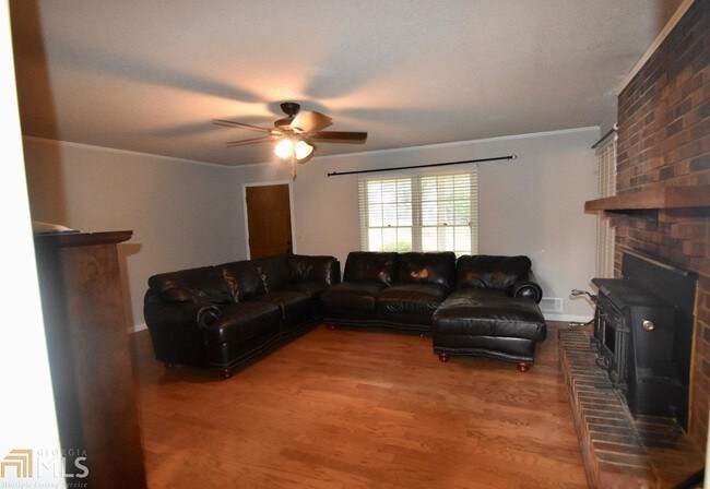Building Photo - 4669 E Cherokee Dr