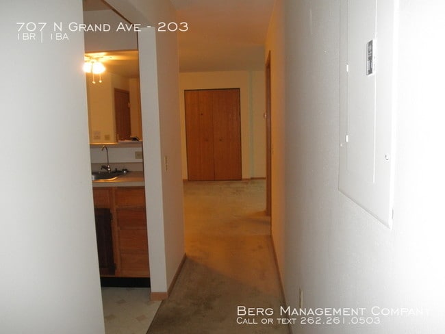 Building Photo - One Bedroom w/Den