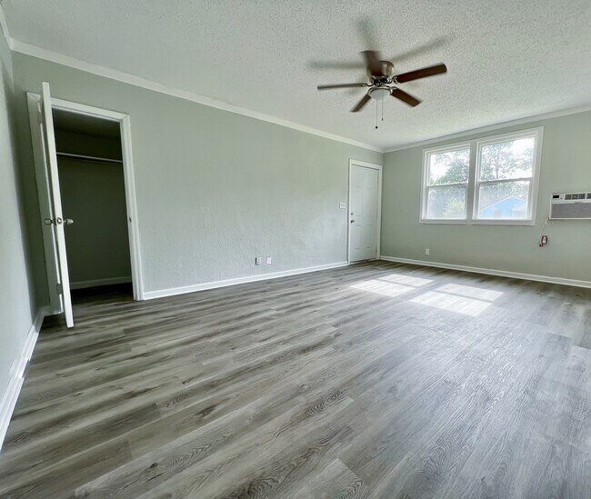 Building Photo - 3398 Southmont Drive, Unit A
