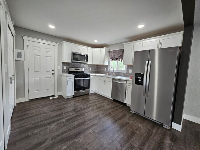 Building Photo - Quaint 3-Bedroom Home in Colorado Springs ...