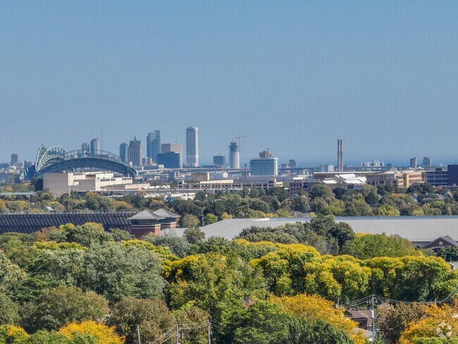 Downtown Milwaukee is just a 15-20 minute drive away from West Allis.