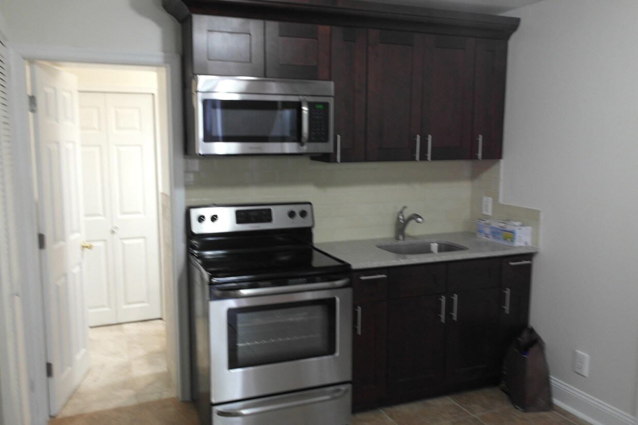 Primary Photo - 6076 Ridge Ave