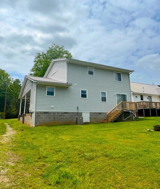 Building Photo - Beautiful 3-Bedroom Single-Family Home in ...