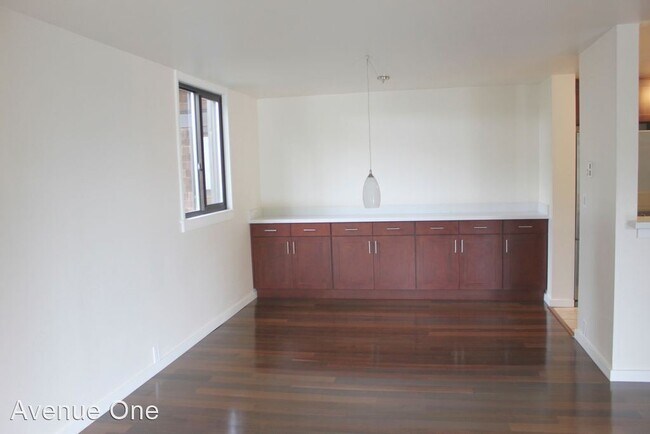 Foto del edificio - 2 br, 1 bath House - 3717 Beach Drive SW 103