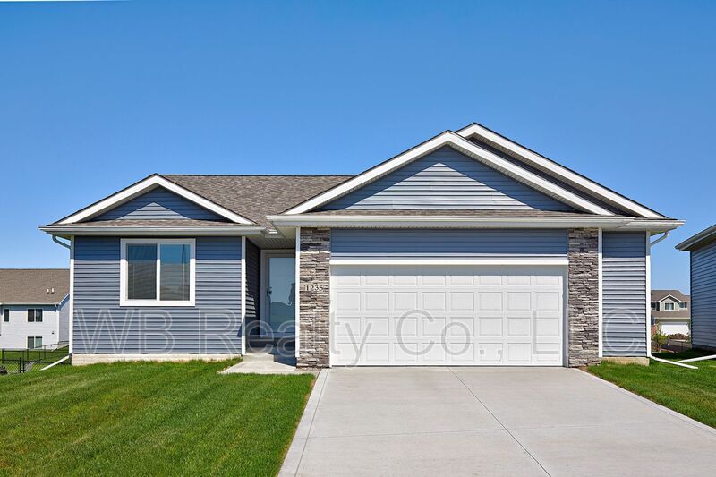 1235 NW Pne Blf Cir, Waukee, IA 50263 House Rental in Waukee, IA