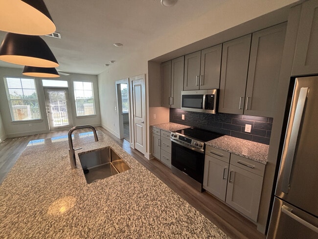 Foto del edificio - 216 Flint Rdg Rd