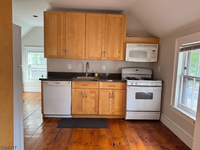 Building Photo - 127 Midland Ave