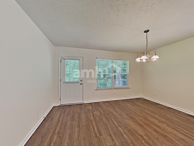 Foto del edificio - 5112 Greer Station Dr