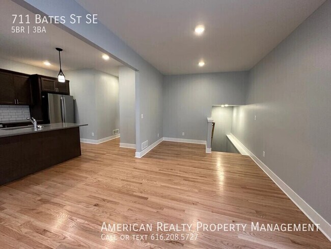 Foto del edificio - 711 Bates St SE