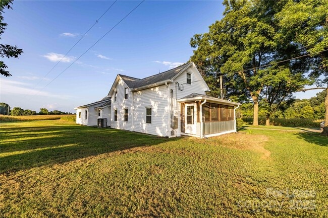 Building Photo - 36188 A Esther Rd