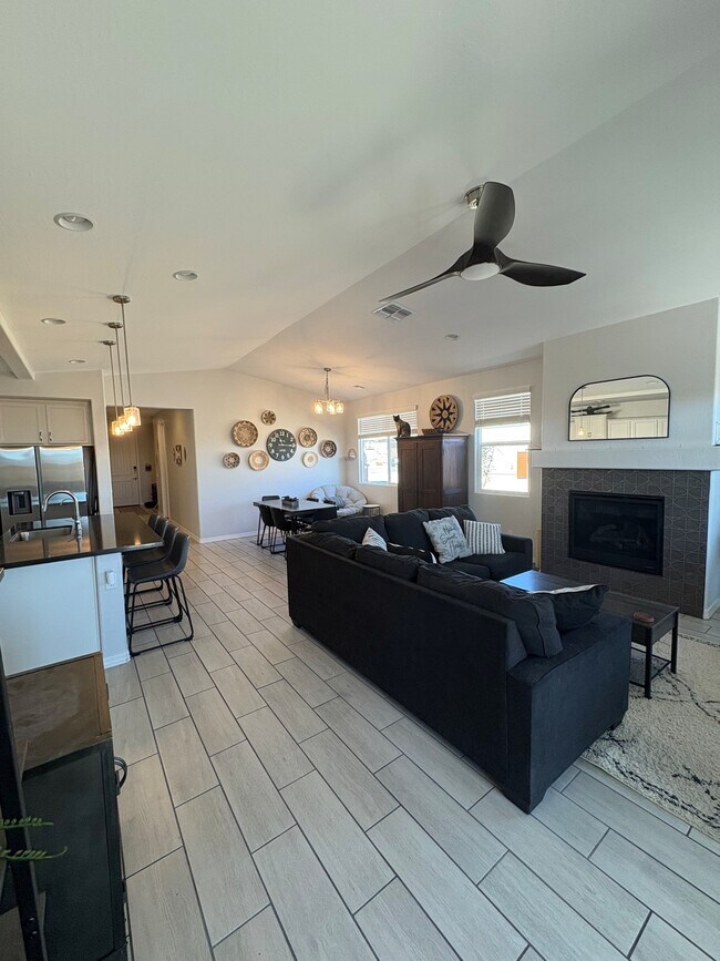 Foto del edificio - 6255 Goldfinch Dr