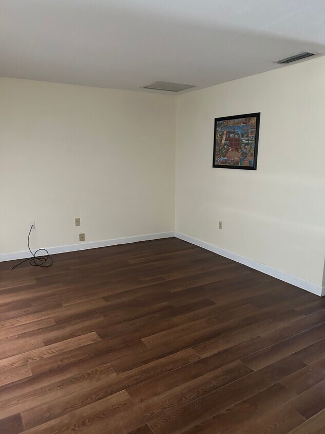 Foto principal - 12430 Himalaya Ave