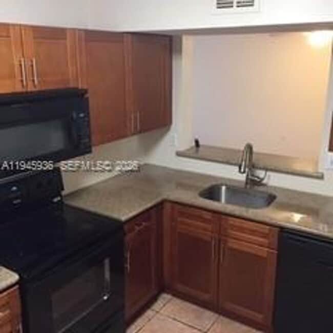 Foto del edificio - 4744 NW 114th Ave