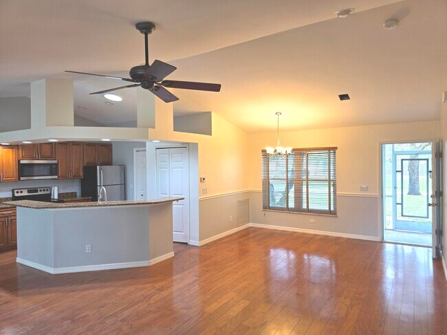 Foto del edificio - 4365 SW Appleseed Rd