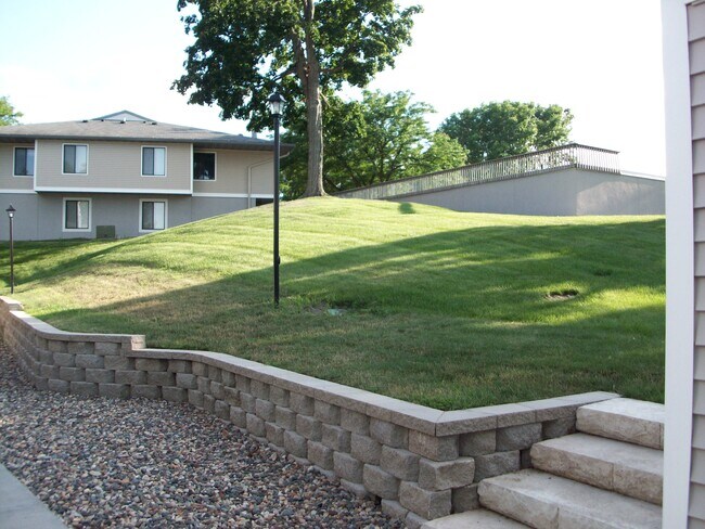 Building Photo - 1254 Landmark Trl N