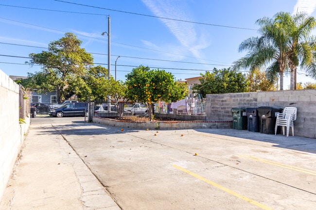Photo - 15725 S Frailey Ave (Compton, CA) Townhome