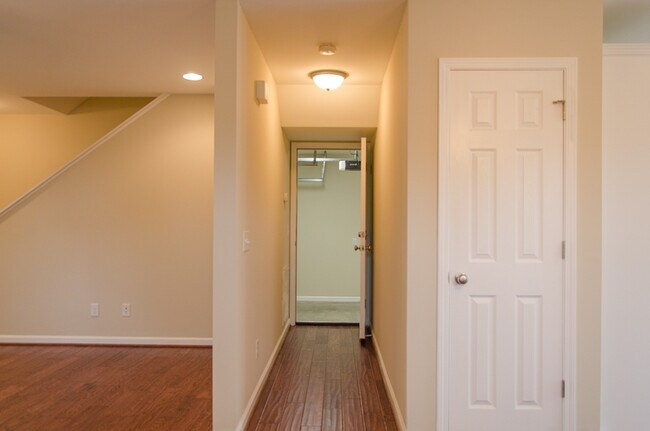 Building Photo - 324 Stone Creek Dr
