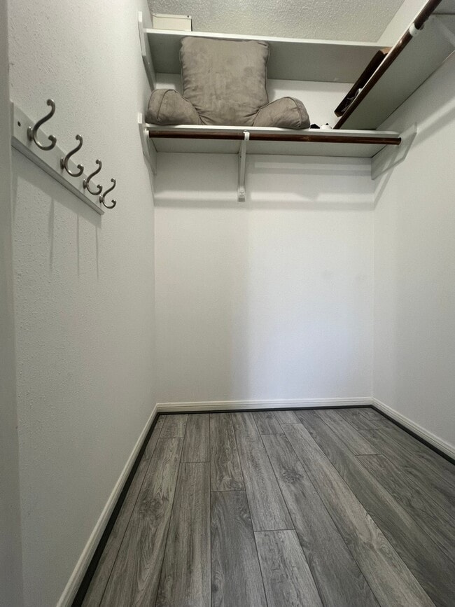 Building Photo - 736 Country Pl Dr Building Photo - 736 Country Pl Dr