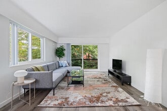 Building Photo - 254 E 12th Ave