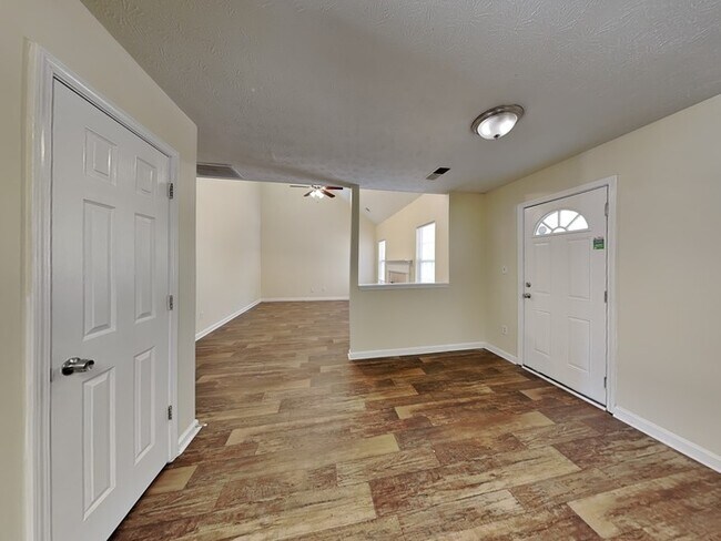 Foto del edificio - 2770 Field Spring Dr