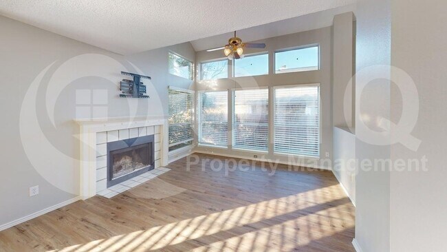 Foto del edificio - 6715 Bellehaven Dr