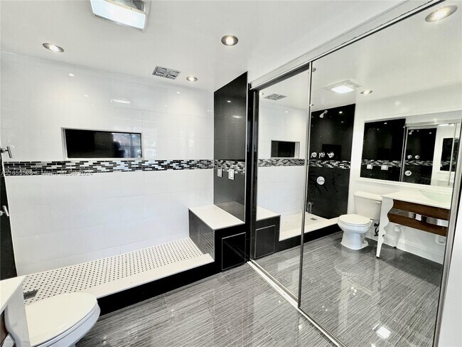 Foto del edificio - 4581 W McNab Rd