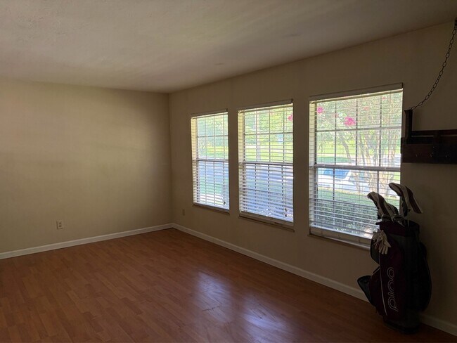 Building Photo - 1301 Bonnie Dr