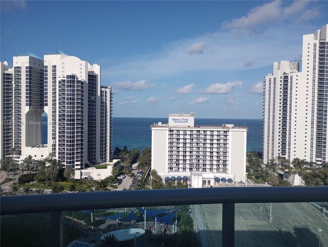 Foto del edificio - 19370 Collins Ave