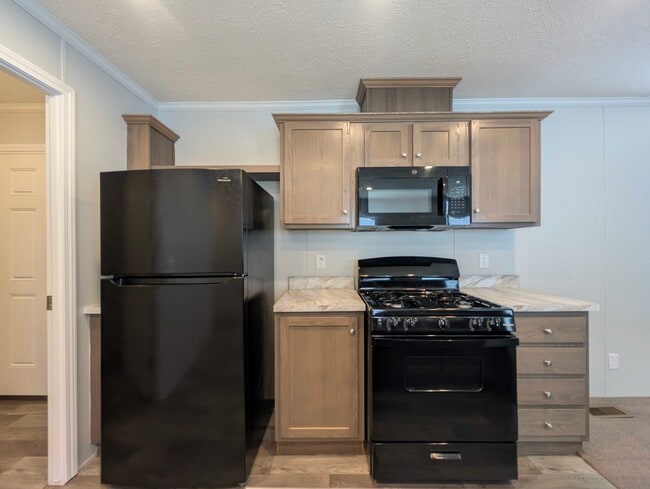 Building Photo - 15929 Villaire Ave
