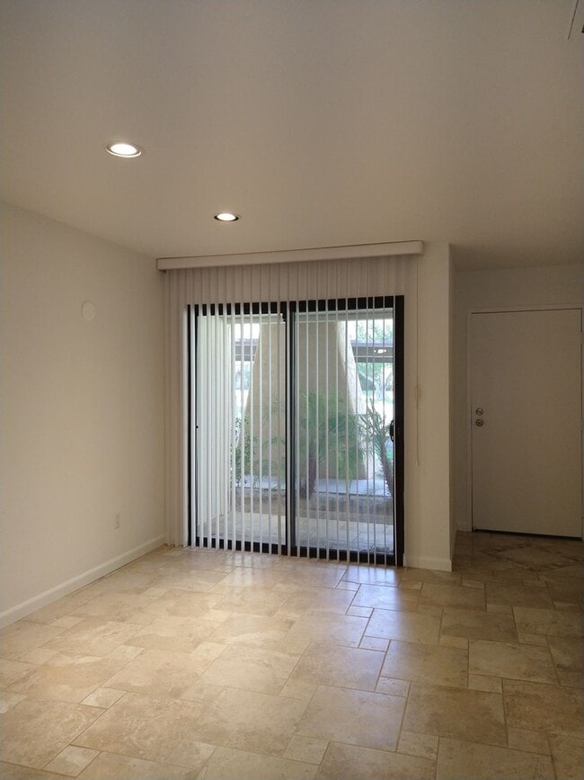 Foto del edificio - Downstairs Palm Springs Villas II condo