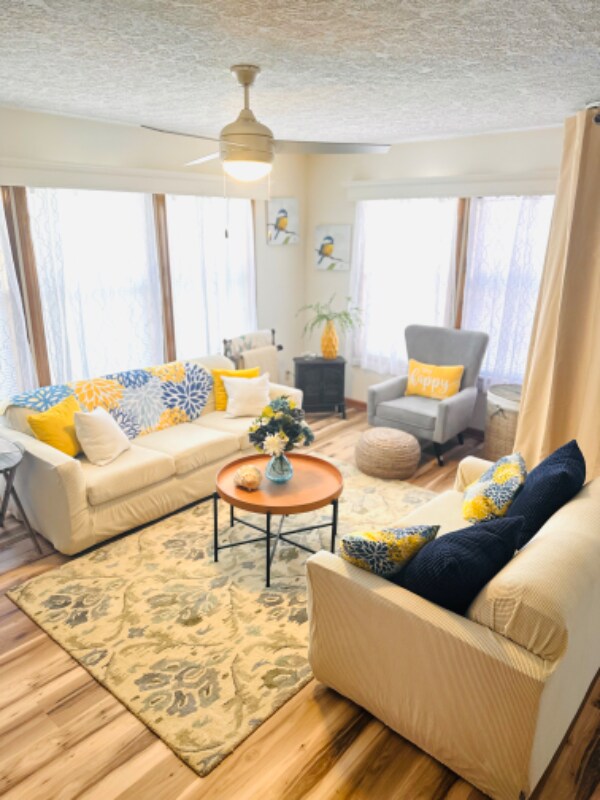 Foto del edificio - 20 Lakeshore Cir