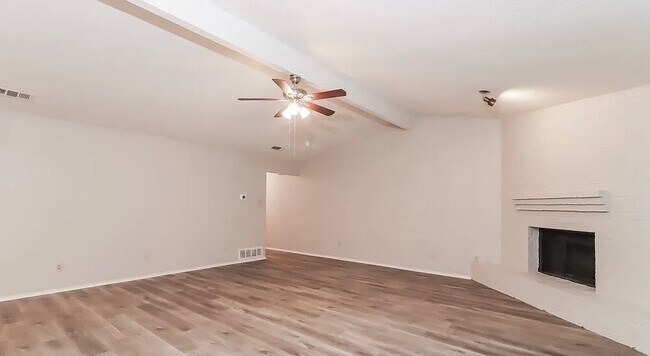 Foto del edificio - 4304 Gentle Springs Dr