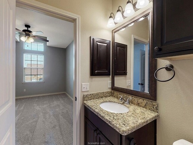 Foto del edificio - 3310 Travis Cole Ave