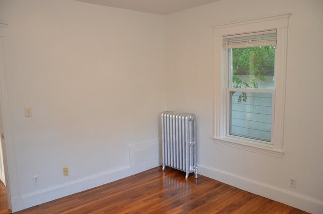 Building Photo - 16 Pierpont Rd