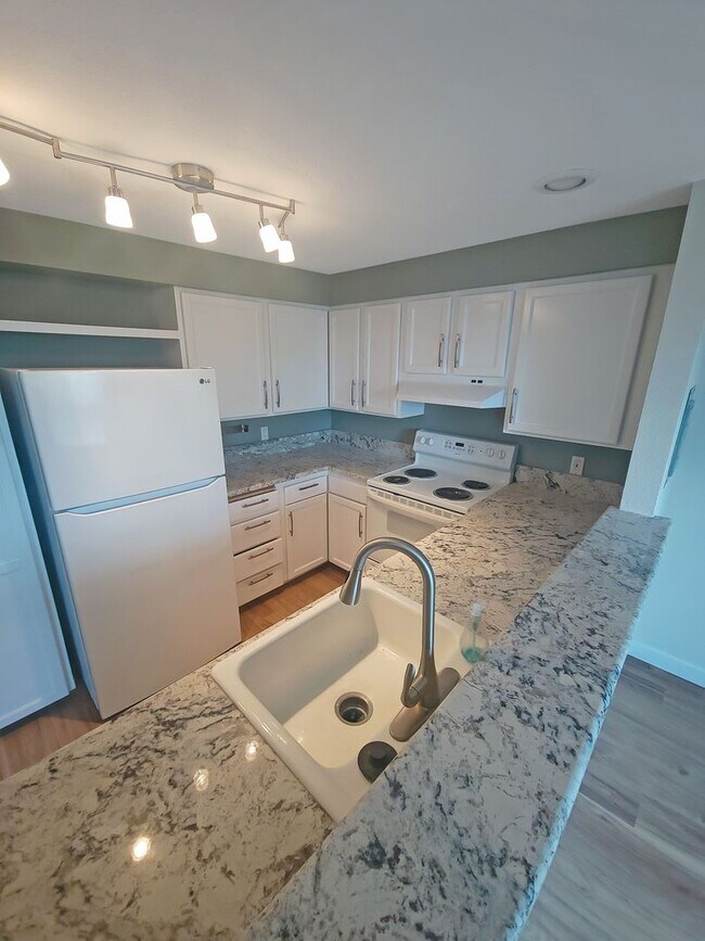 Foto del edificio - View of Renton Valley 2b/1.5ba Condo