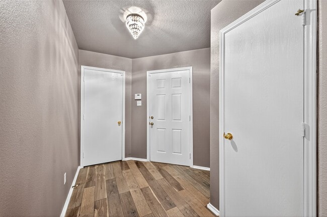 Foto del edificio - 2034 Wooded Oaks Dr