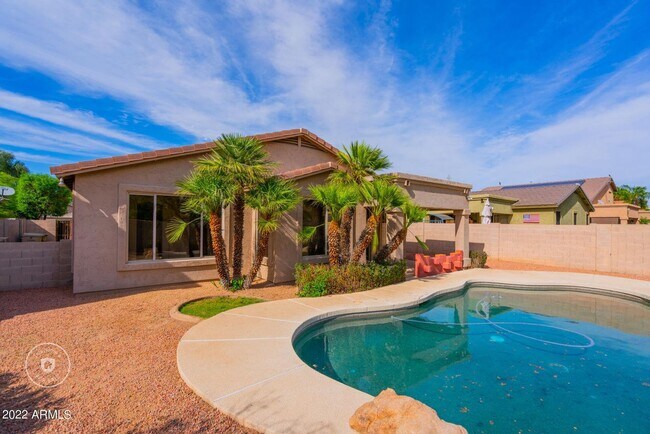 Building Photo - Charming 3 Bed single level home with Priv...