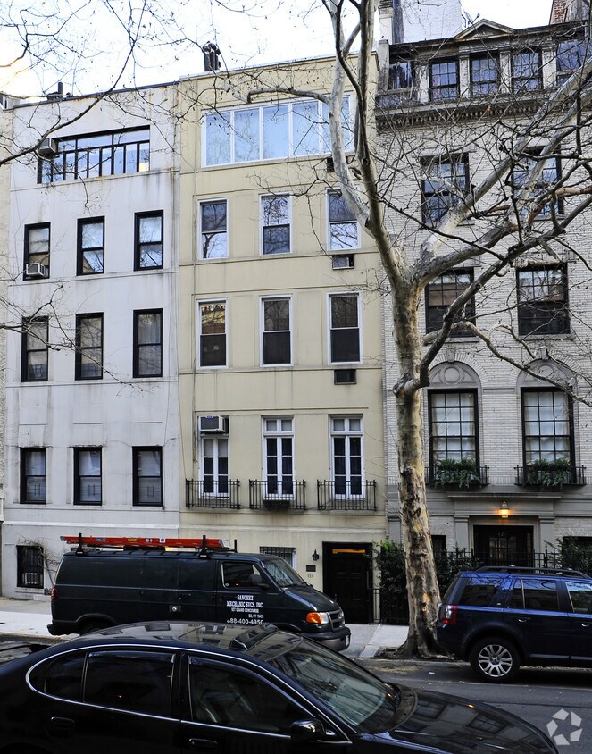 Building Photo - 125 E 64th St