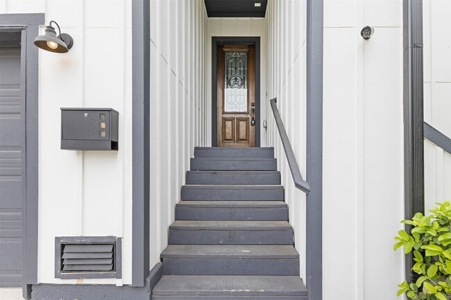 Foto del edificio - 806 E 39th St