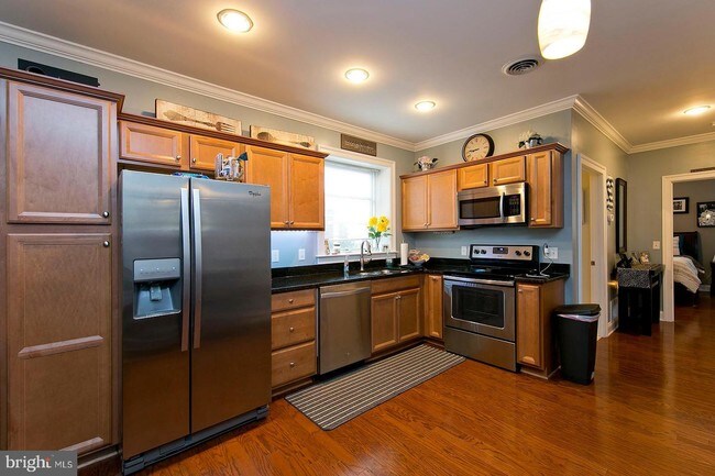 Building Photo - 25-201 E Boscawen St