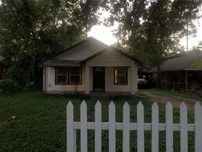 Building Photo - 110 Peeples St