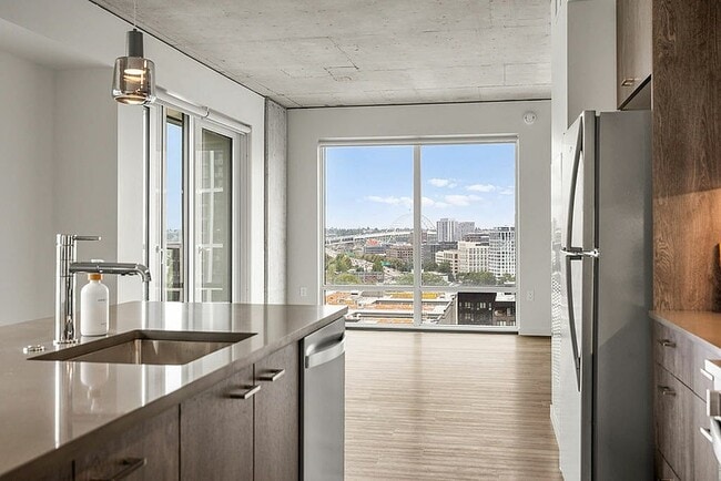 Building Photo - Byline