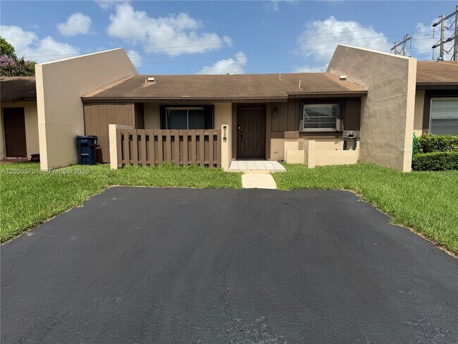Foto del edificio - 11002 SW 125th Ct
